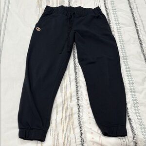 5/$22 Women’s Black under armour Jogger Pants
